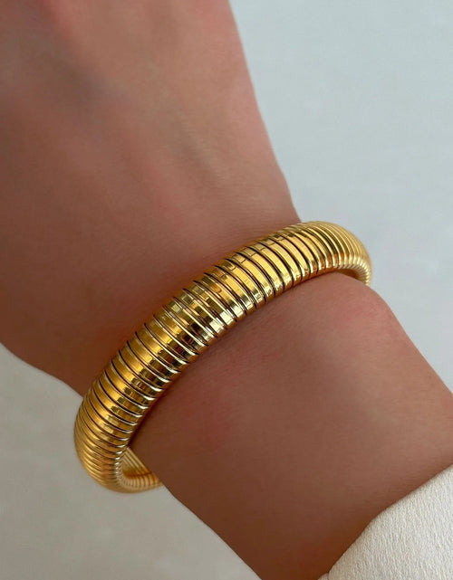 Load image into Gallery viewer, 18k Gold Plated Titanium Elastic Gypsy Bracelet
